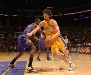 Puzzle Pau Gasol jouant un jeu de basket-ball