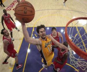 Puzzle Pau Gasol réalisant un dun