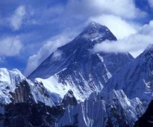 Puzzle Paysage de haute montagne avec des sommets enneigés