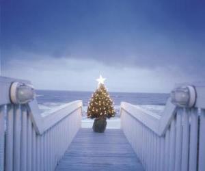 Puzzle Petit Arbre de Noël décoré front de mer