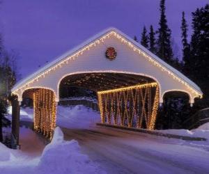 Puzzle Pont couvert décoré pour Noël