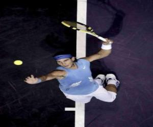 Puzzle Rafa Nadal disposant à frapper un service