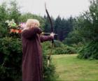 Elfe chasseur armé d'arc et flèche prête à tirer