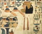 Pierre égyptien gravée de la représentation d'une déesse avec des inscriptions ou des hiéroglyphes