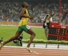 Usain Bolt vainqueur sur la ligne d'arrivée