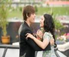 Troy Bolton (Zac Efron) danse à Gabriella Montez (Vanessa Hudgens)