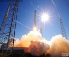 Lancement de fusée dans l'espace par une journée ensoleillée