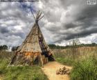 Tipi est une tente conique, à l’origine faite de peaux d’animaux tels que des bisons et des bâtons en bois