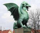 Sculpture dragon ailé