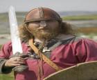 Viking armé d'une épée et d'un bouclier