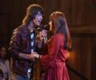 Shane (Joe Jonas) chantant ainsi Mitchie Torres (demi Lovato) lors de la Final Jam