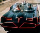 Batman et Robin dans son Batmobile
