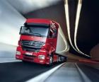 Camion semi-remorque cabine rouge