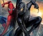 Spiderman costume noir avec une combinaison de lui-même (et son costume) ainsi que le symbiote noir de l'espace extra-atmosphérique
