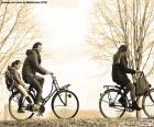 Famille dans bicyclette