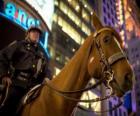L'agent de police à cheval