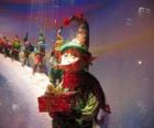 Santa Claus elfes en chargeant avec une caisse d'un cadeau