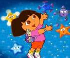 Dora joue avec des étoiles