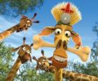 Melman la girafe, déguisé sous les yeux curieux des autres girafes