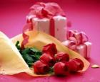 Roses rouges et un cadeau pour la Saint-Valentin