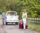 Hannah Montana (Miley Cyrus) plancher de la camionnette en colère avec leurs valises dans le Tennessee