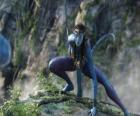 Neytiri une na'vi, une race d'humanoïdes de la planète Pandora avec une longue queue