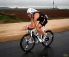 Triathlète dans le cyclisme