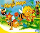 Maya l'abeille et de son ami Willi sous le regard de Flip et autres caractères