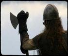 Viking regarder armé d'une hache