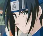 Le ninja Sasuke Uchiha de la célèbre clan Uchiha fait partie du groupe 7