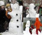 Enfants jouant avec un bonhomme de neige