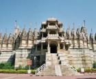 Temple de Ranakpur, le plus grand temple du jaïnisme en Inde. Temple construit en marbre