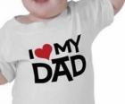 Bébé avec un shirt qui dit J'aime mon père