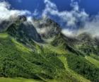 Le Col des Aravis est un col de montagne dans les Alpes françaises