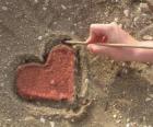 Coeur tracée dans le sable