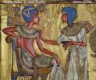 Pharaon assis sur son trône, avec un sceptre nejej, sous la forme d'un fouet, dans la main