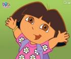 Dora l'exploratrice, avec une chemise à fleurs