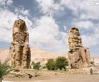 Les colosses de Memnon sculptures de pierre représentant le pharaon Amenhotep III, Luxor, Égypte