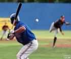 joueur de baseball professionnel, le frappeur avec le batte tenue de haute