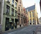 Maisons mitoyennes dans une rue dans une ville