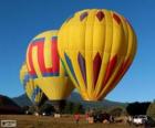 Trois ballons prêts à voler