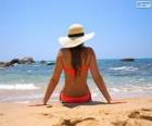 Fille sur la plage