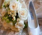 Bouquet et la chaussure pour la mariée