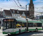 Le trolleybus est un autobus électrique alimenté par une caténaire d'où il tire l’énergie électrique