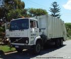 Camion à ordures blanche