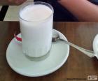 Verre de lait blanc