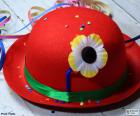 Chapeau melon rouge avec fleur