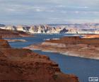 Lac Powell est un lac artificiel sur la rivière Colorado avec une longueur de presque 300 km située entre l’Arizona et l’Utah, États-Unis