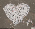Grand coeur fait de petites pierres, le symbole de l’amour