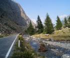 Rivière, route de montagne